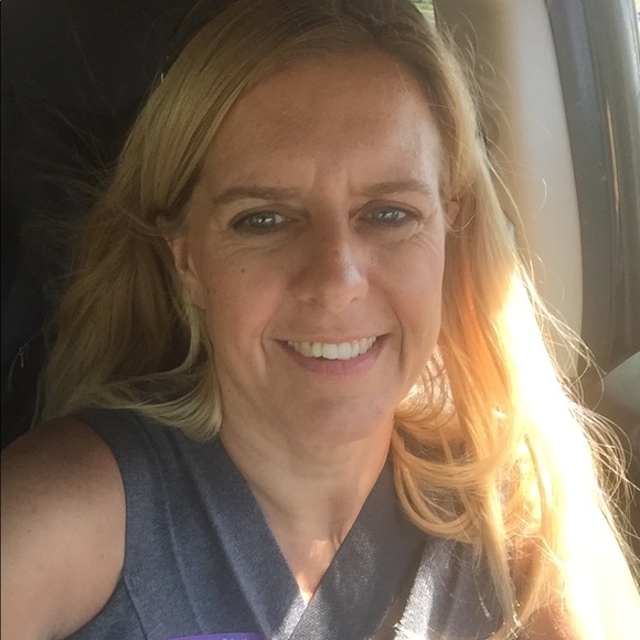 Meet your Posher, Courtney - Picture 2 of 2